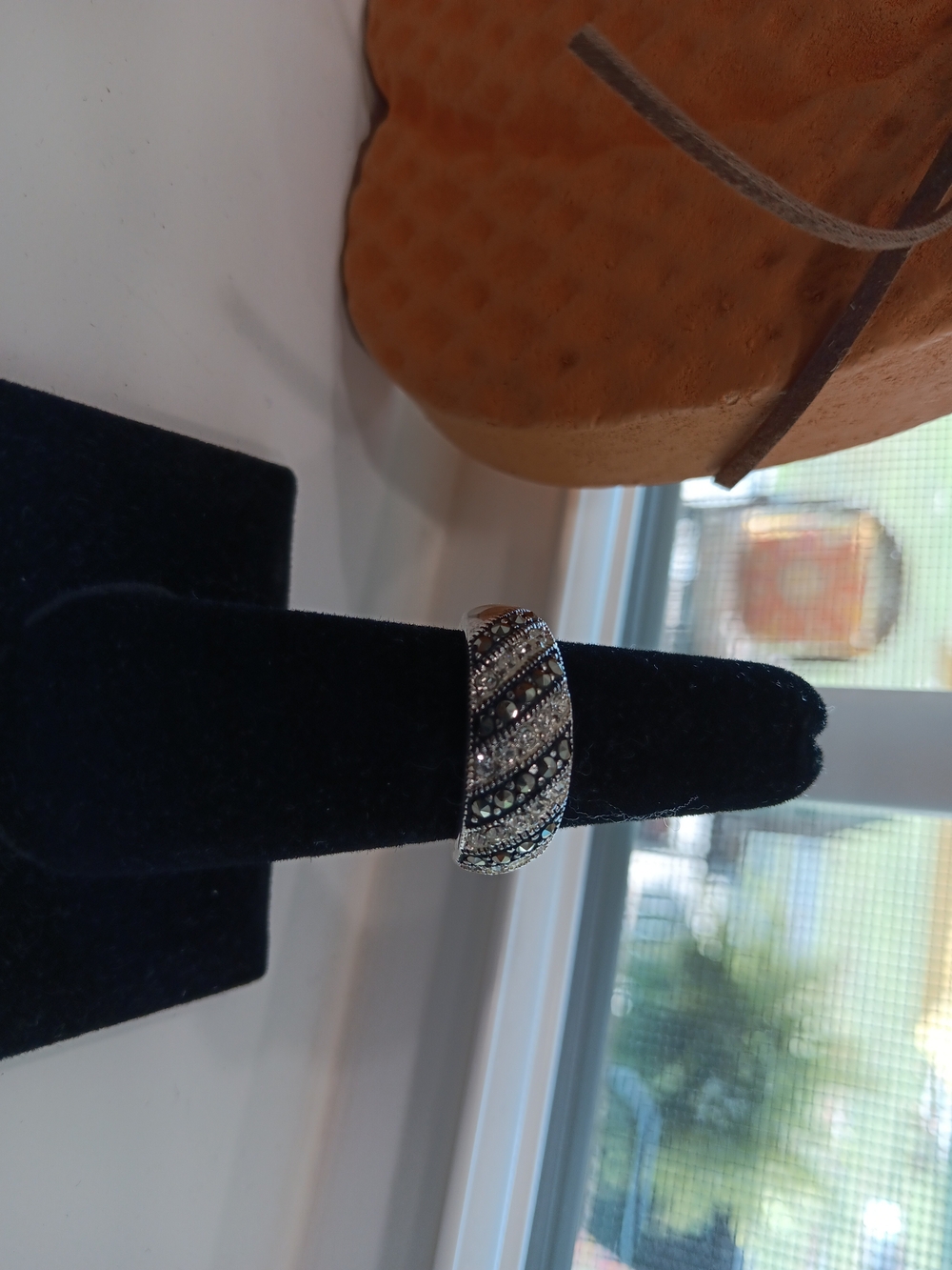 Source Unknown Silver Band Ring with Black and White Stones